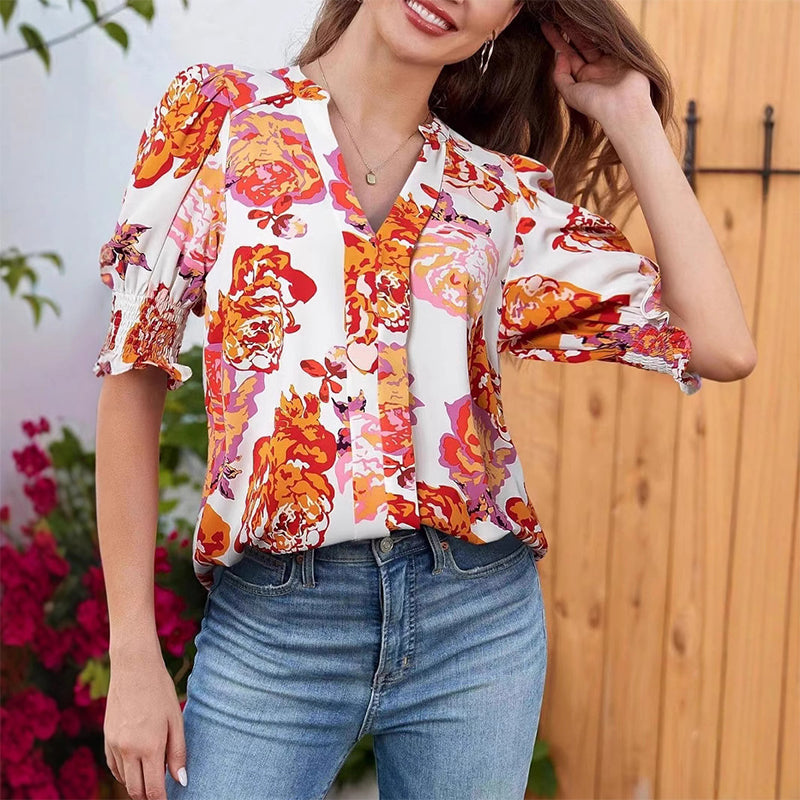 💃 חולצת נשים עם צווארון V ושרוולים תפוחים – רומנטית, פרחונית, מבד רך