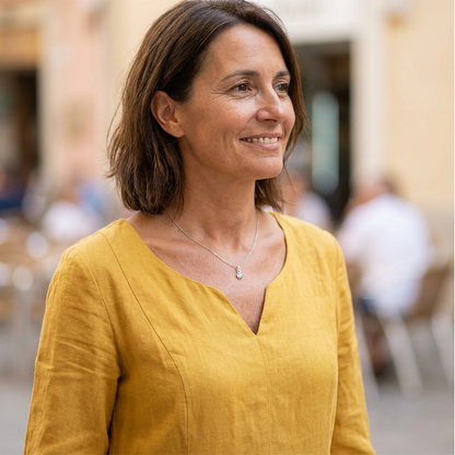 שמלת V-Neck קז'ואלית מבד כותנה ופשתן – שרוולים 3/4, עם רוכסן בצד