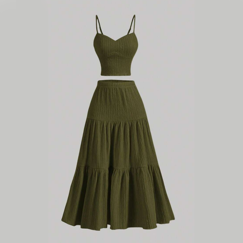 👗 סט הכולל חצאית A-line בגזרה גבוהה וחולצת גופיה – בסגנון בוהו-שיק, מבד מקומט ובגזרה מתכווננת
