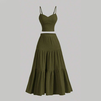 👗 סט הכולל חצאית A-line בגזרה גבוהה וחולצת גופיה – בסגנון בוהו-שיק, מבד מקומט ובגזרה מתכווננת